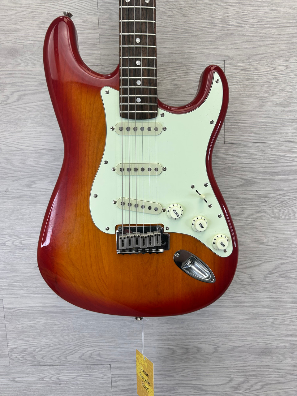 【USED】 Squier by Fender　エレキギター サンバースト Used Squier Standard Strat Cherry Sunbust 2008 S Type Electric