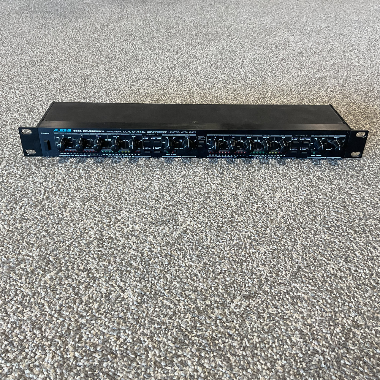 Used ALESIS 3630 RACKMOUNT COMPRESSOR