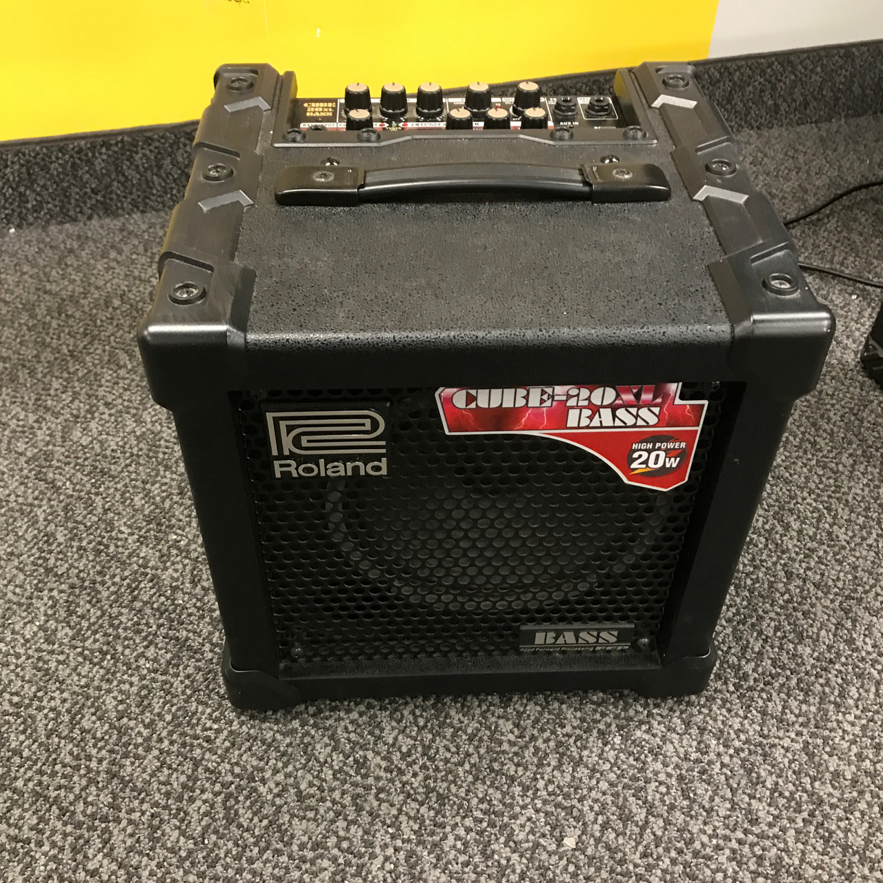 Roland CUBE 20 XL ベースアンプ