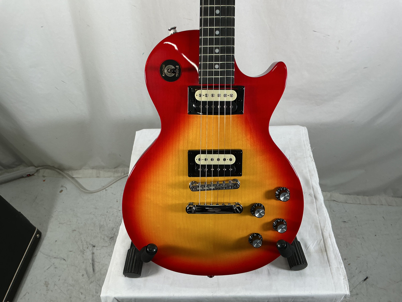 Epiphone Paul Studio Les LT Guitar Electric - review Sunburst