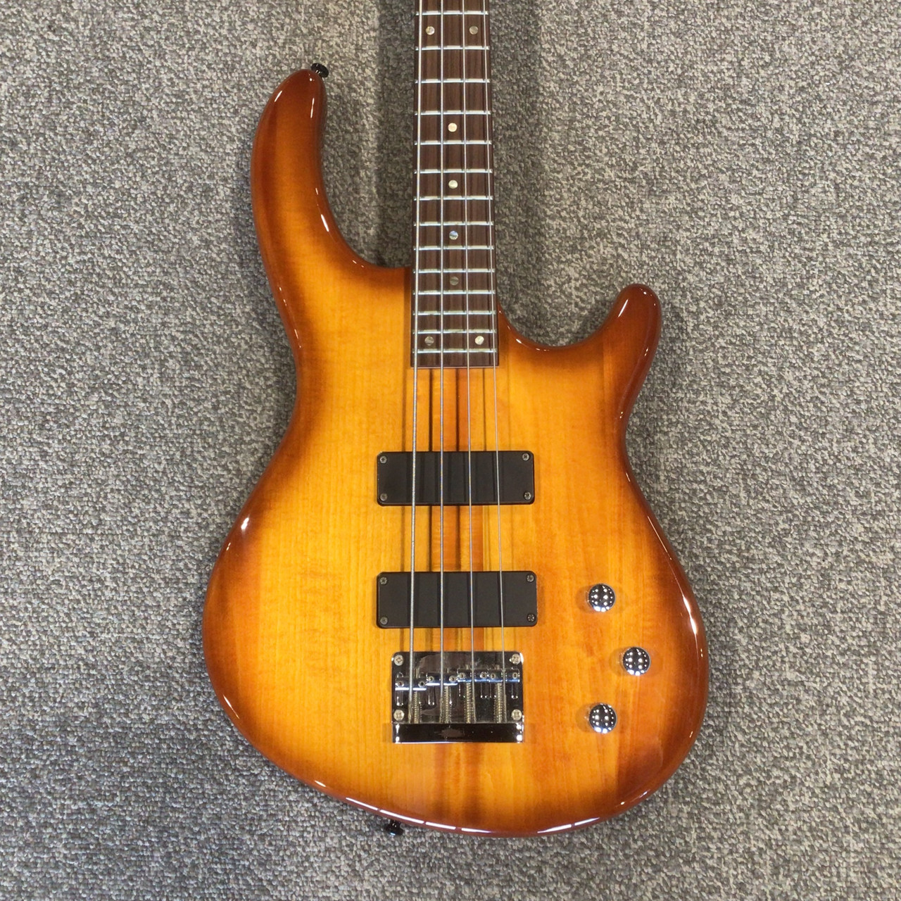 Used DEAN EDGE 1 4-String Bass Guitar