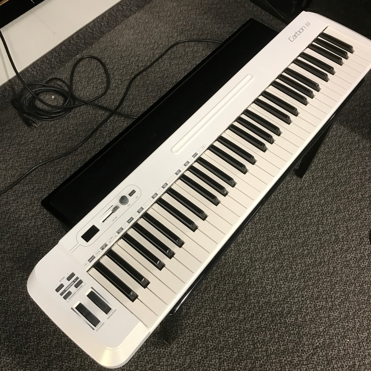 Used Samson CARBON 61 61-Key Controller 61-Key