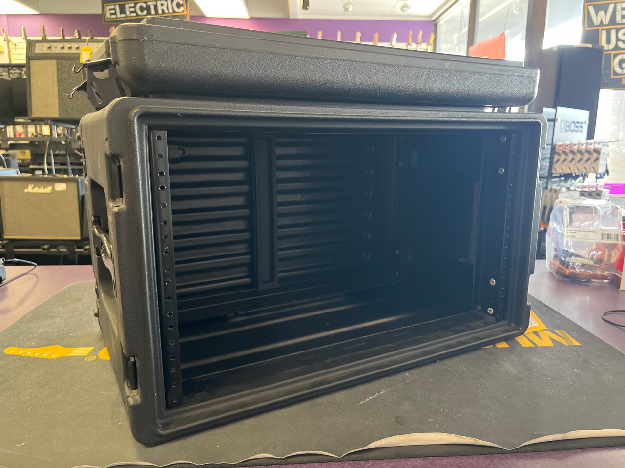 Used SKB 6U RACK CASE 5-8 Space Rack