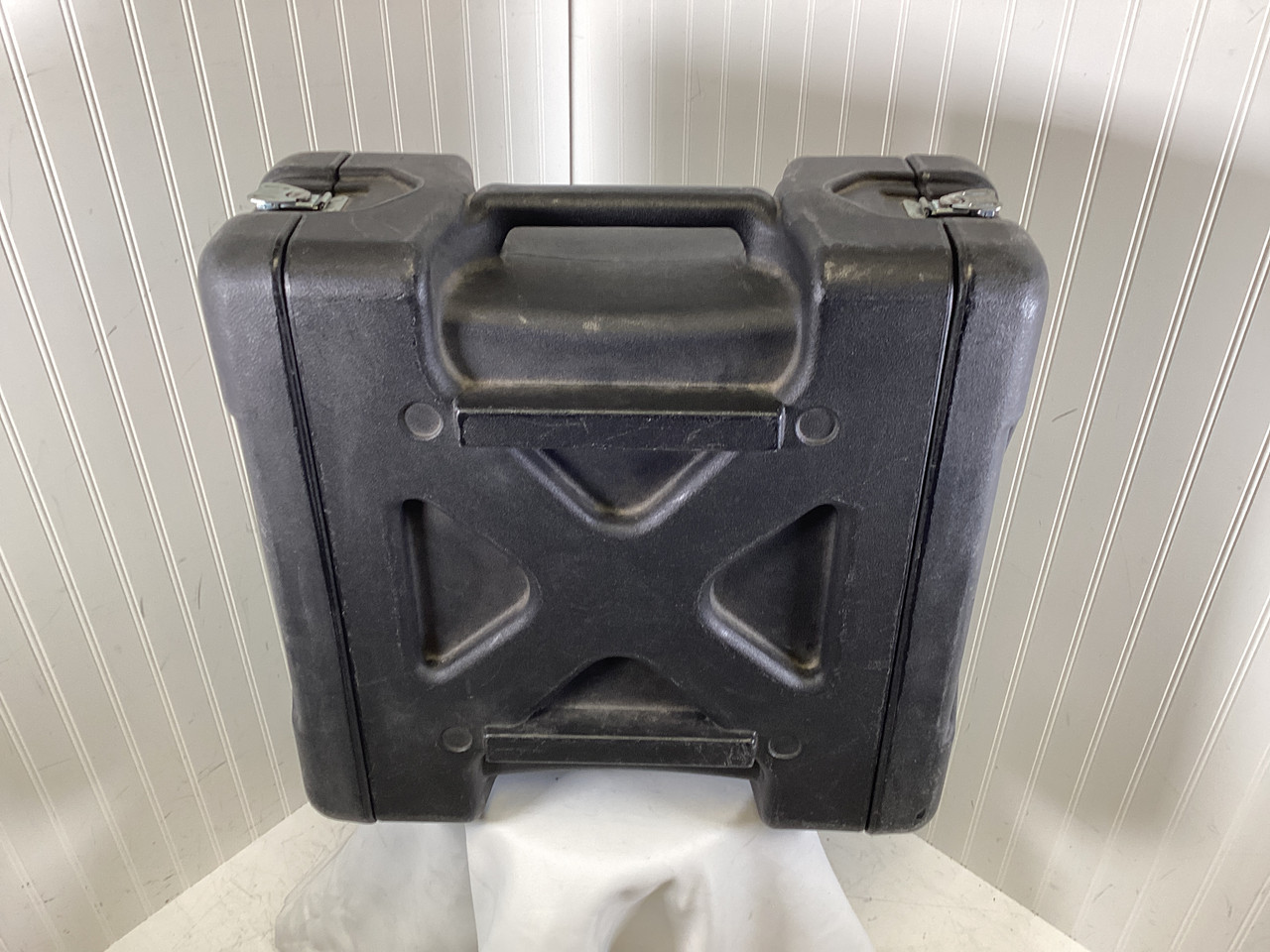Used SKB 4 SPACE RACK CASE Medium Road Case