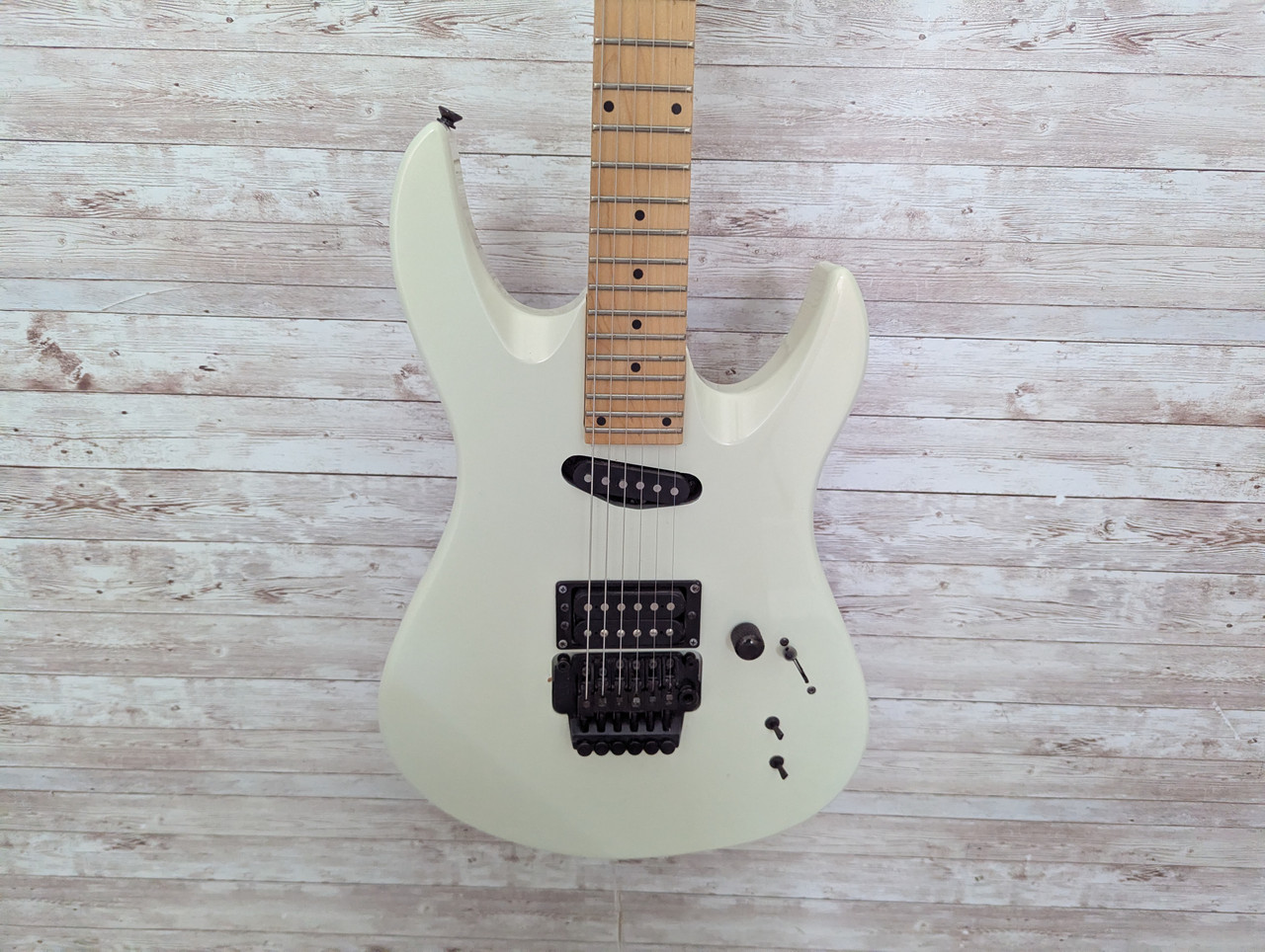 Used Yamaha RGZ 611M Vintage S Type Electric Guitar White 6-String