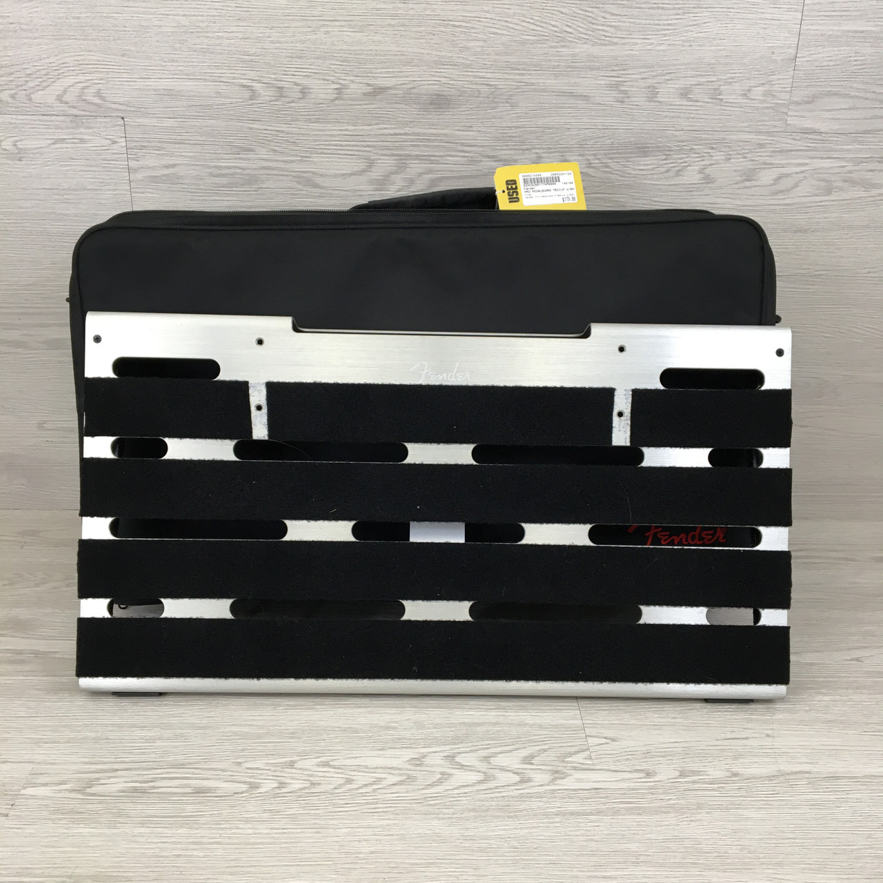 Used Fender PRO PEDALBOARD MEDIUM W/BAG Pedal Board