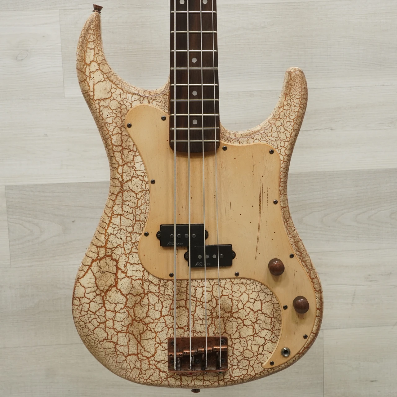Used Axl APJ-820 Bass Guitar White