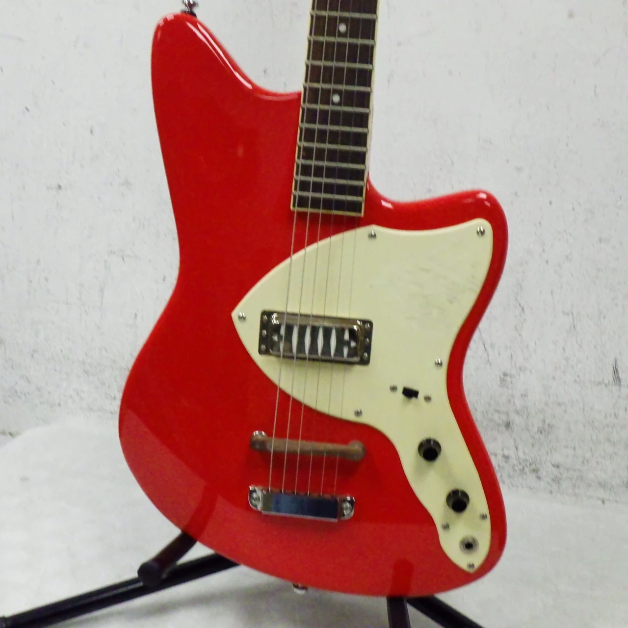 Used Airline BOBKAT Vintage Offset Dbl Cutaway Guitar Red 6-String