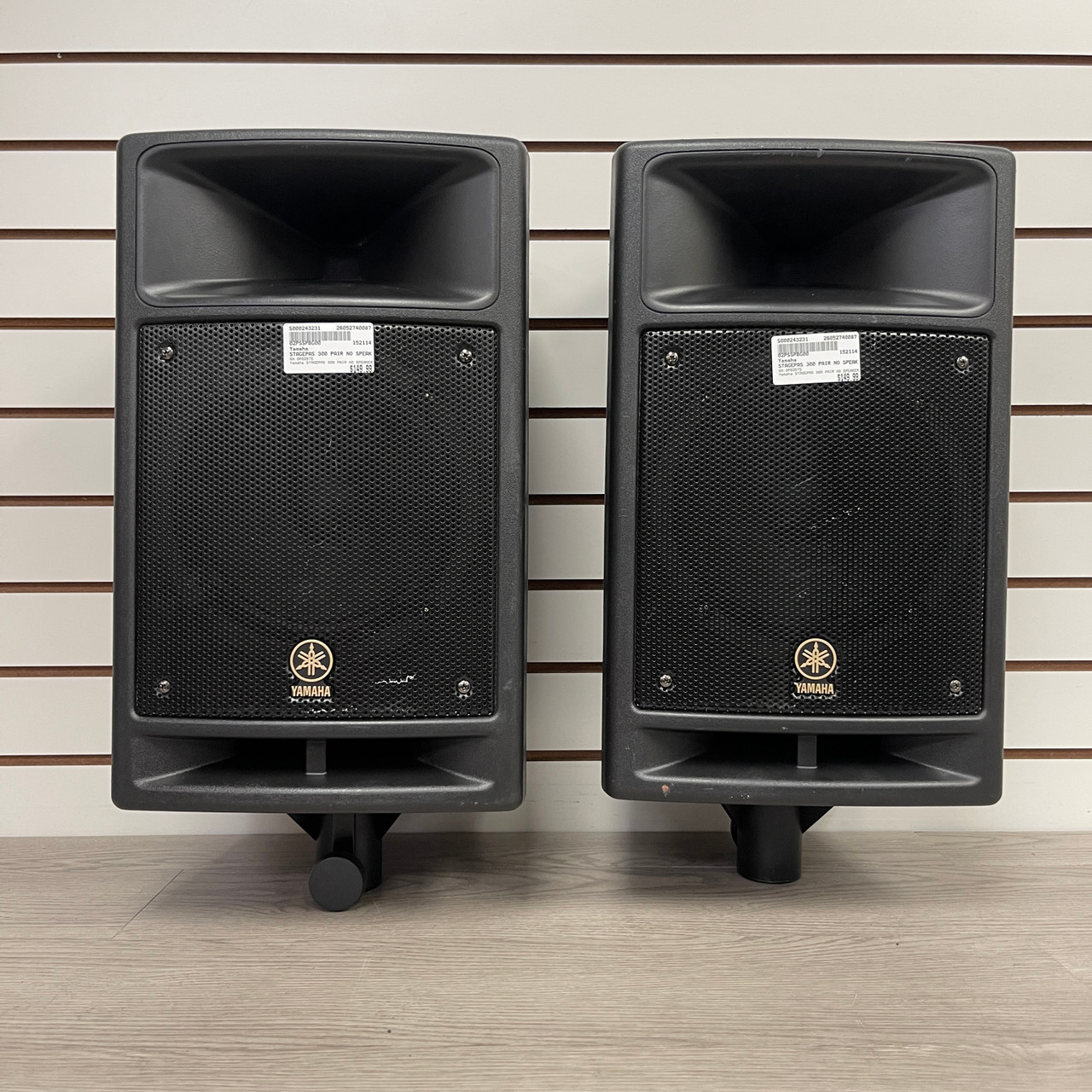 Used Yamaha STAGEPAS 300 PAIR NO SPEAKER CABLES Powered Full Range