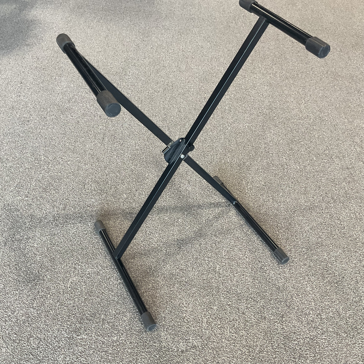 Used ULTIMATE SUPPORT IQ-1000 X-STYLE KEYBOARD STAND