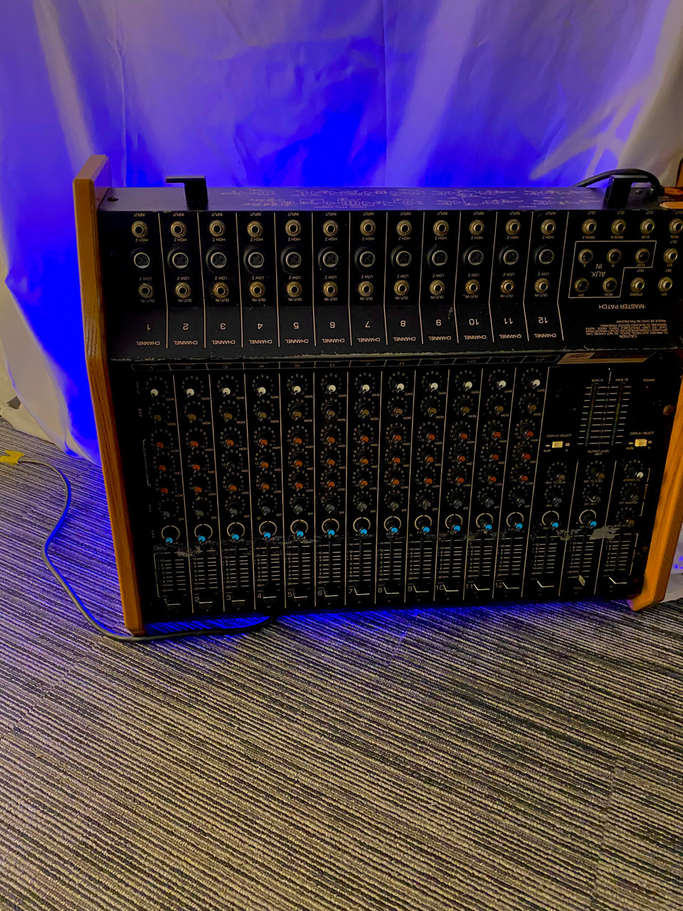 Used Peavey MD-12 12X2X1 MIXER Mixing Console