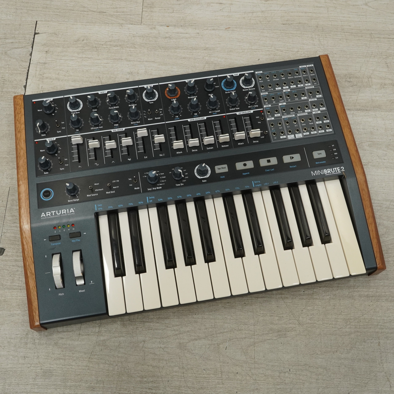 Used Arturia Minibrute 2 25-key Synthesizer