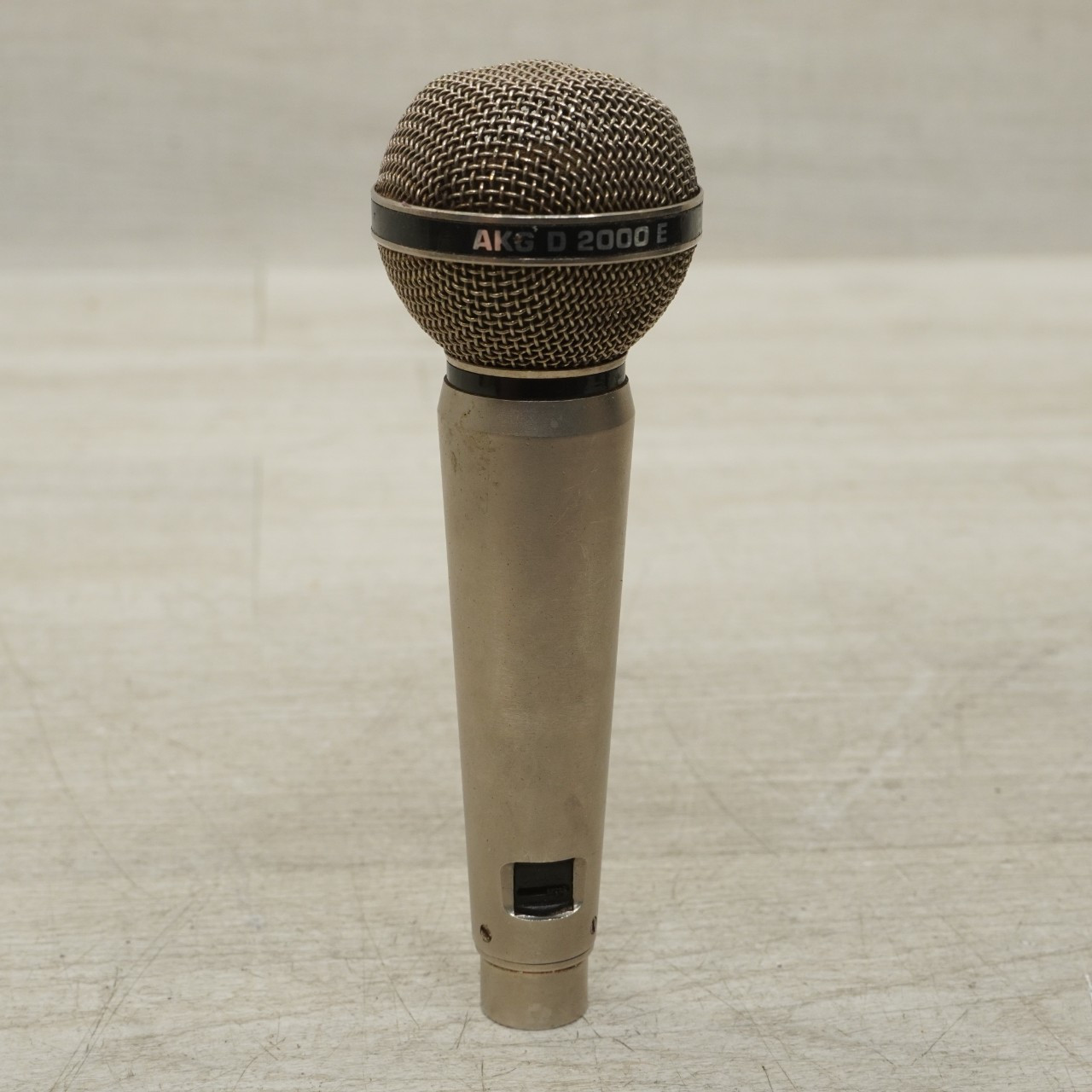 Used Akg D 2000 E Dynamic Microphone