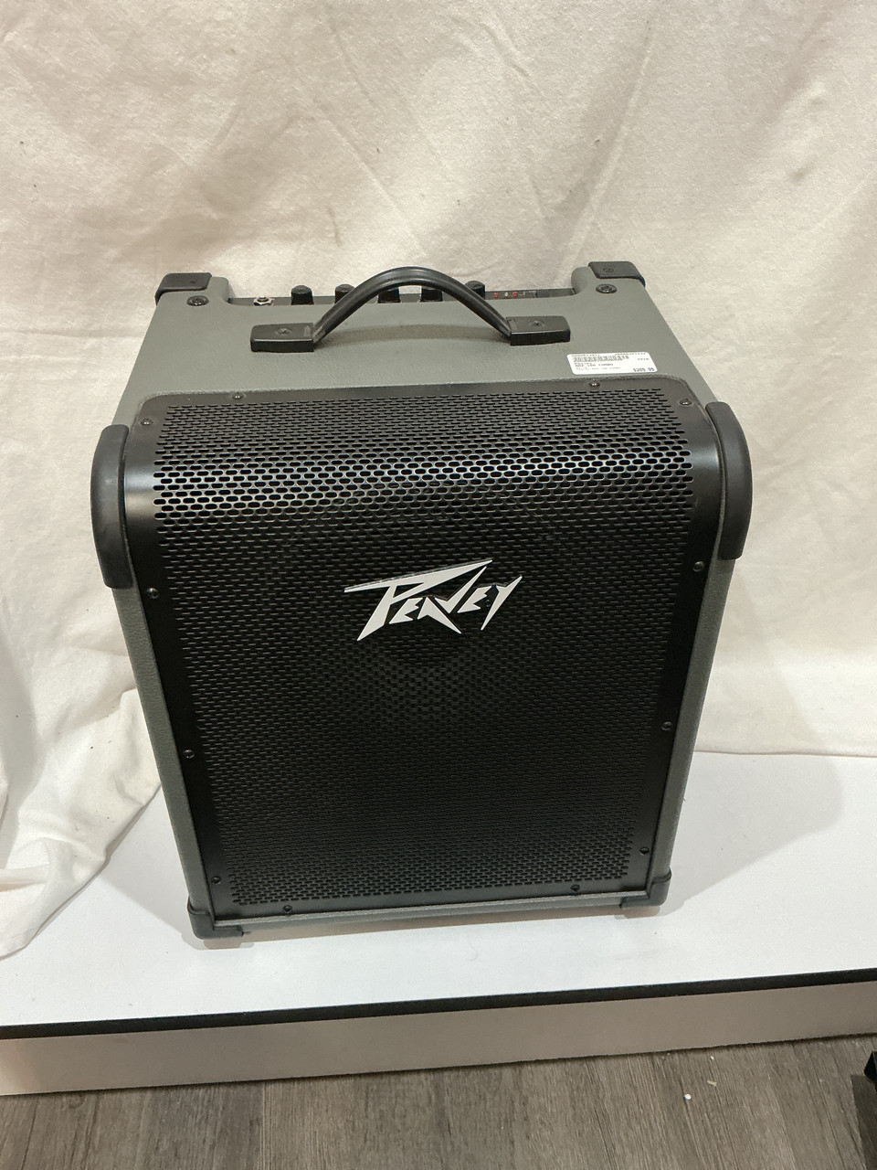 Used Peavey MAX 100 COMBO 1 x 10 Bass Combo Amplifier 1 x 10