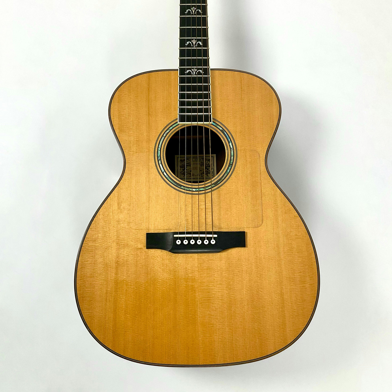 Used Larrivee OM-19 Left-Handed Acoustic Guitar Natural