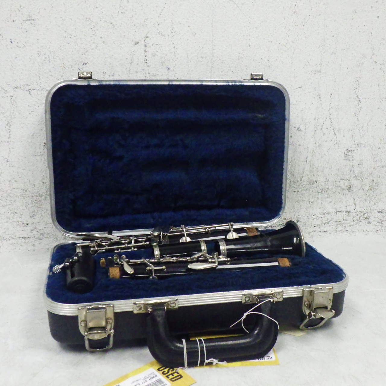 Used BUNDY 577 CLARINET Resonite Clarinet