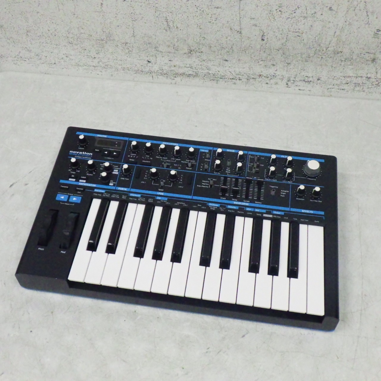 Used Novation BASS STATION II 25-Key Synthesizer 25-Key