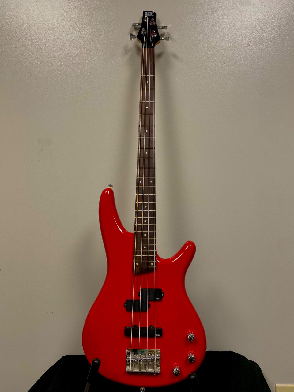 Used Ibanez SR-300 Modern Metal Bass Guitar Red 4-String