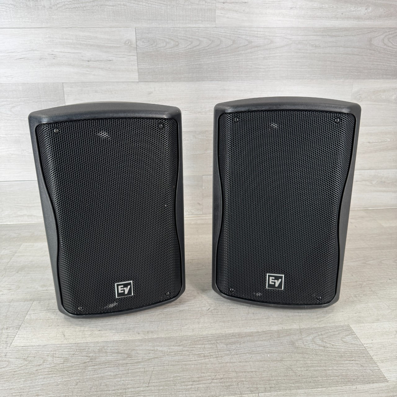 Used Electro-Voice ZX1-90 - 8-inch 200-watt Passive Speaker