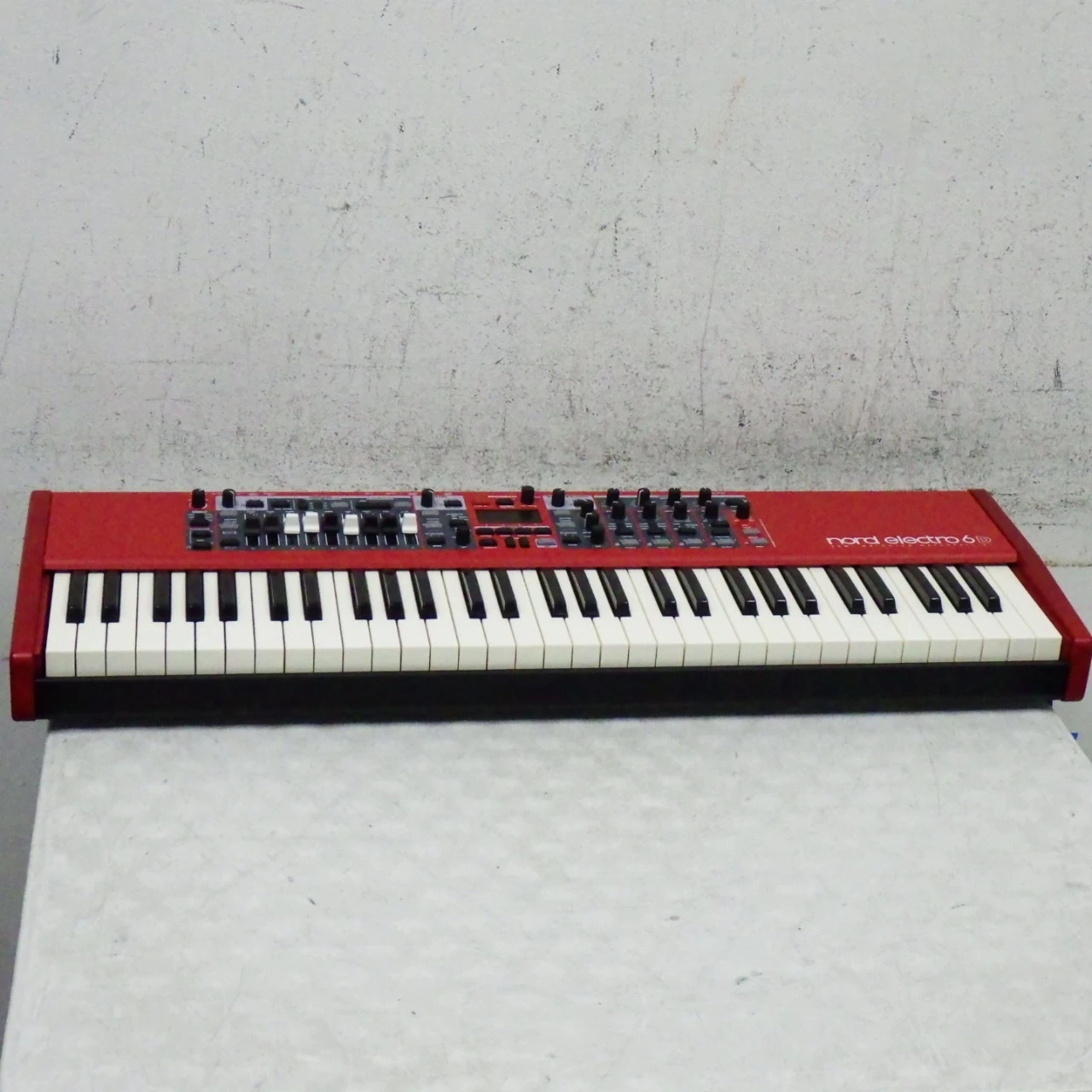 Used Nord ELECTRO 6D SYNTH 61-Key Synthesizer 61-Key