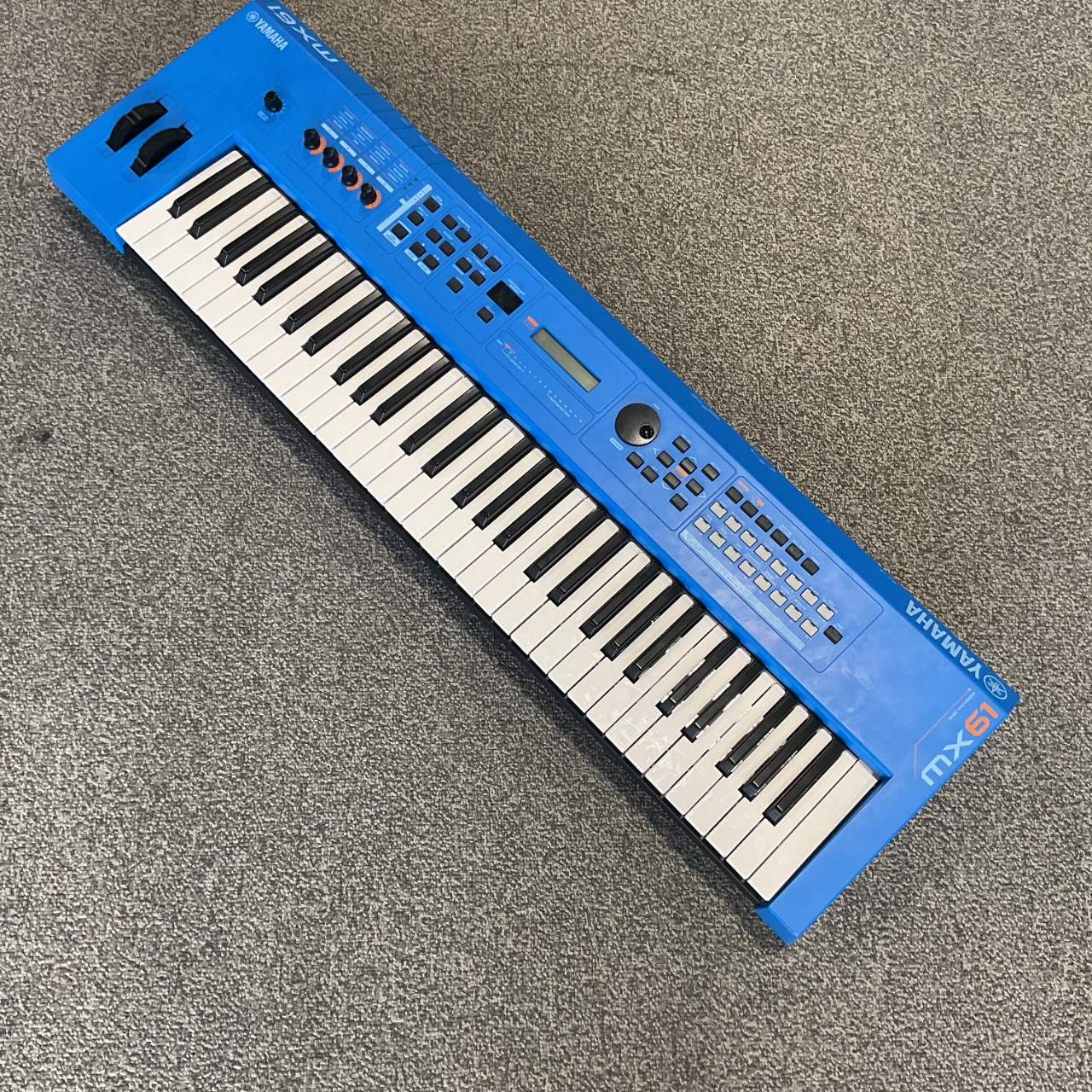 Used YAMAHA MX61 V2 BLUE Synthesizer 61-Key