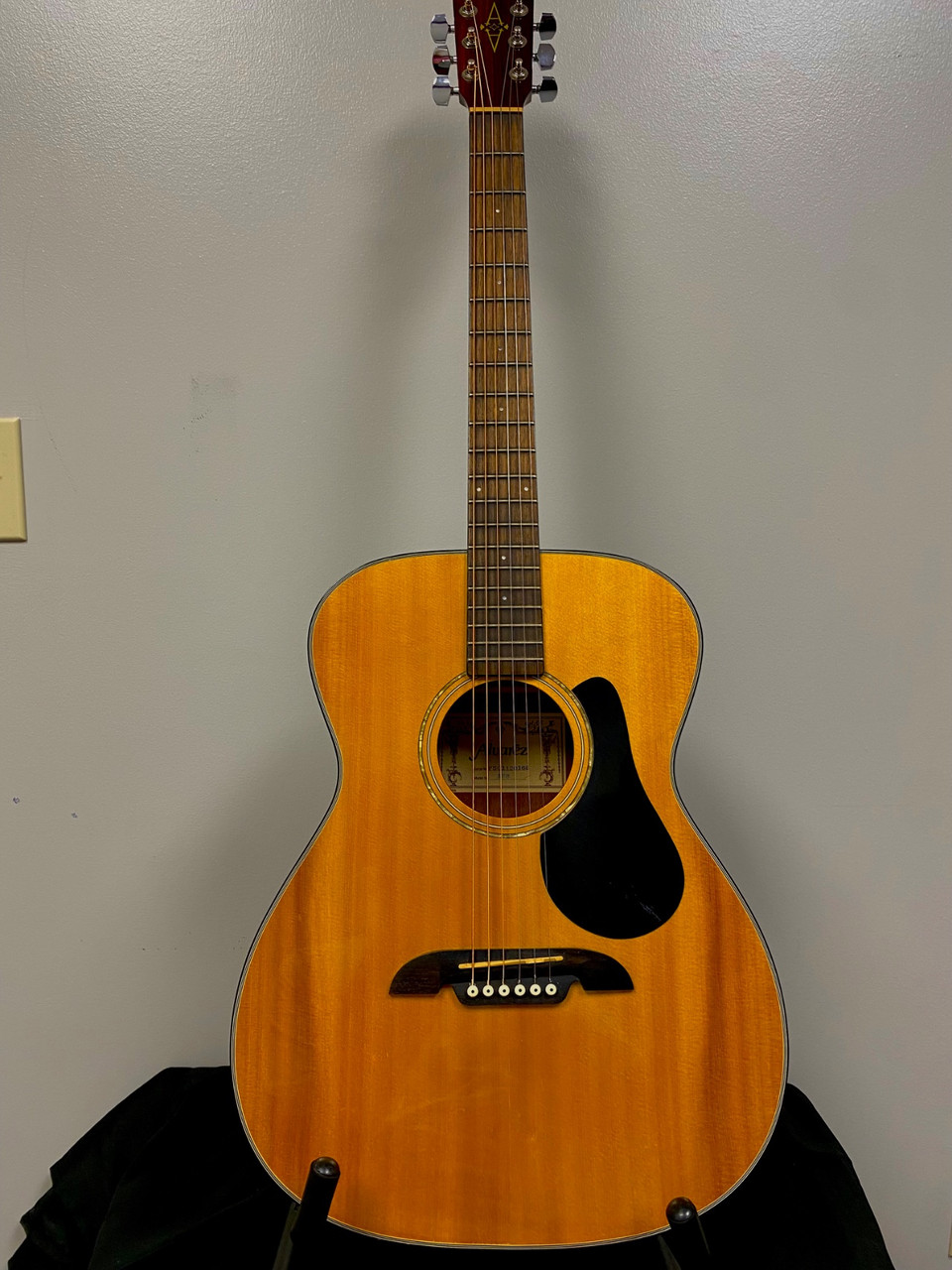 Used Alvarez 2005 RF8 ACOUSTIC GUITAR Laminate Top Acoustic Guitar