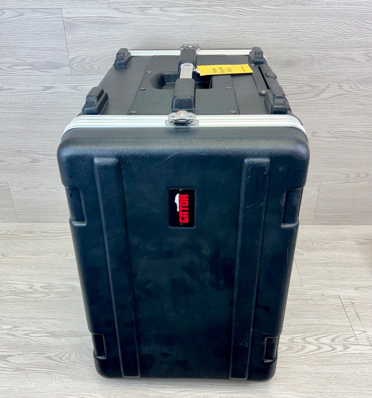 Used Gator 6U MOLDED CASE WITH WHEELS 5-8 Space Rack