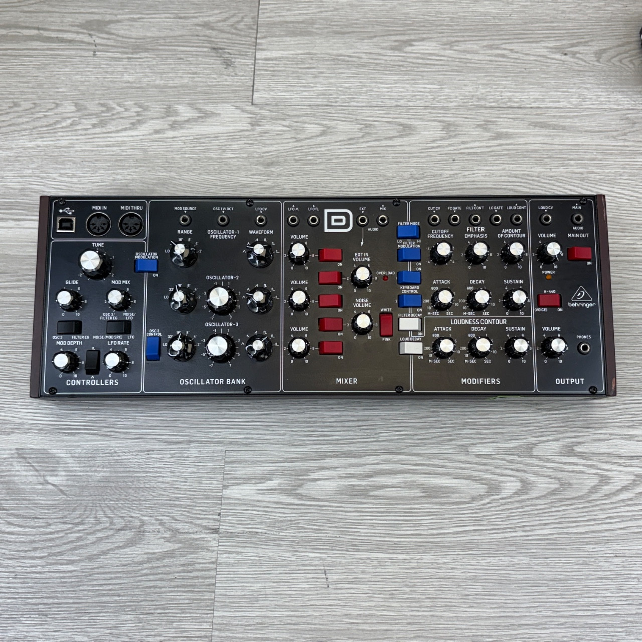Used Behringer MODEL D ANALOG SYNTHESIZER W/AC Compact Synthesizer