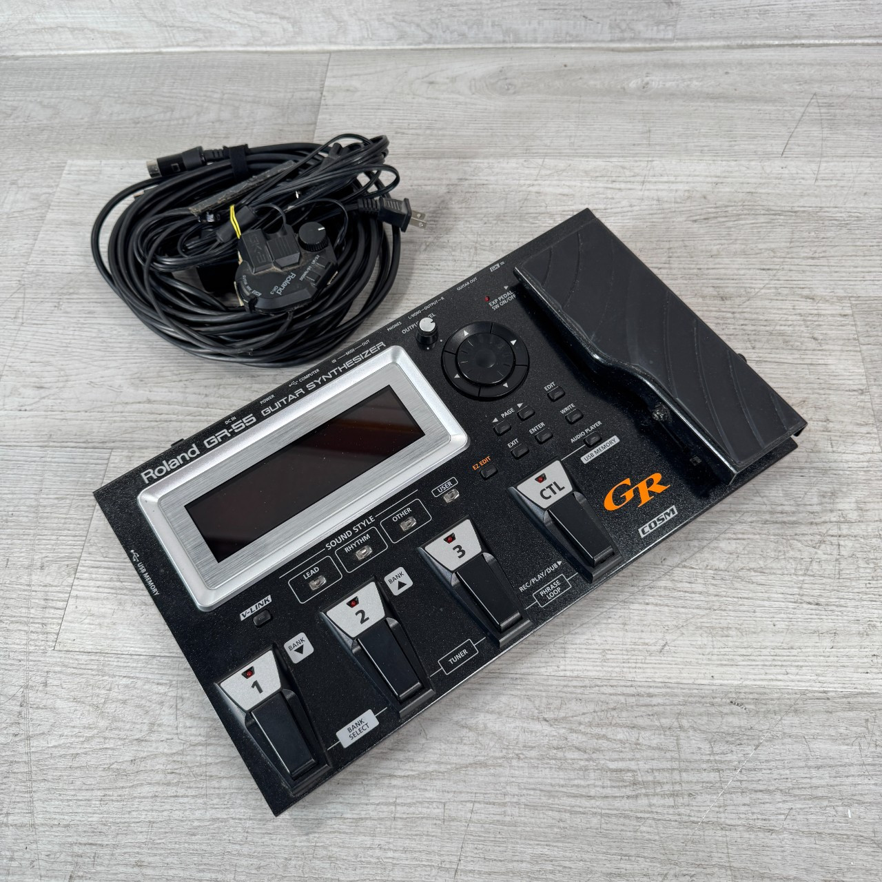 Used Roland GR-55 Guitar Synthesizer with GK-3 Pickup 40112-S000185824