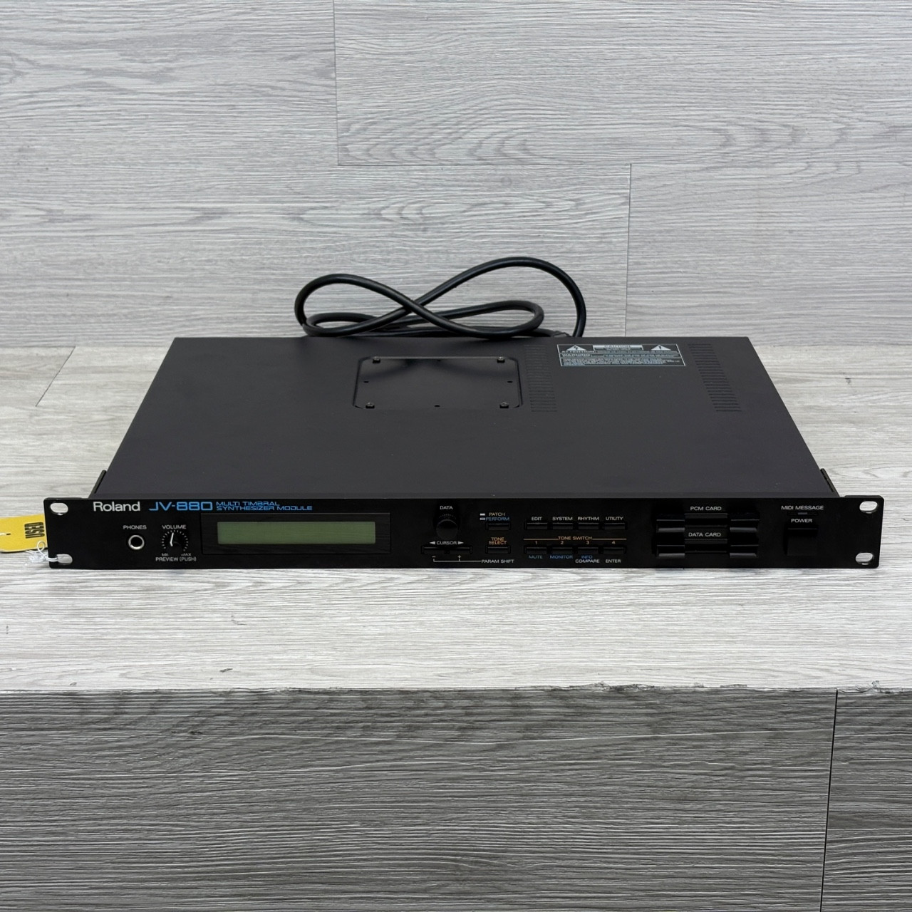 Used Roland JV-880 Vintage Rackmount Synthesizer Rackmount