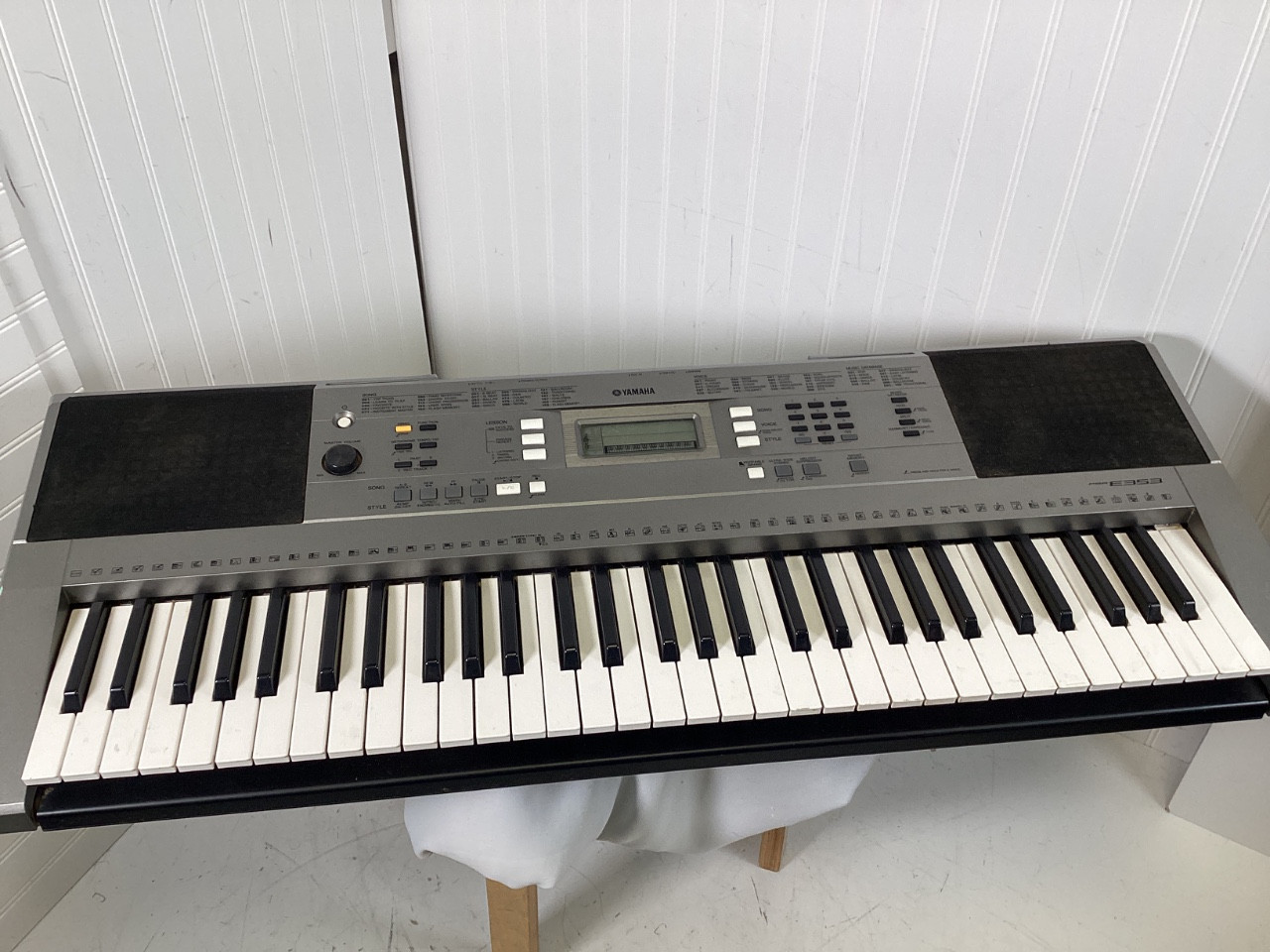Used Yamaha PSR-E353 Vintage 61-Key Keyboard 61-Key