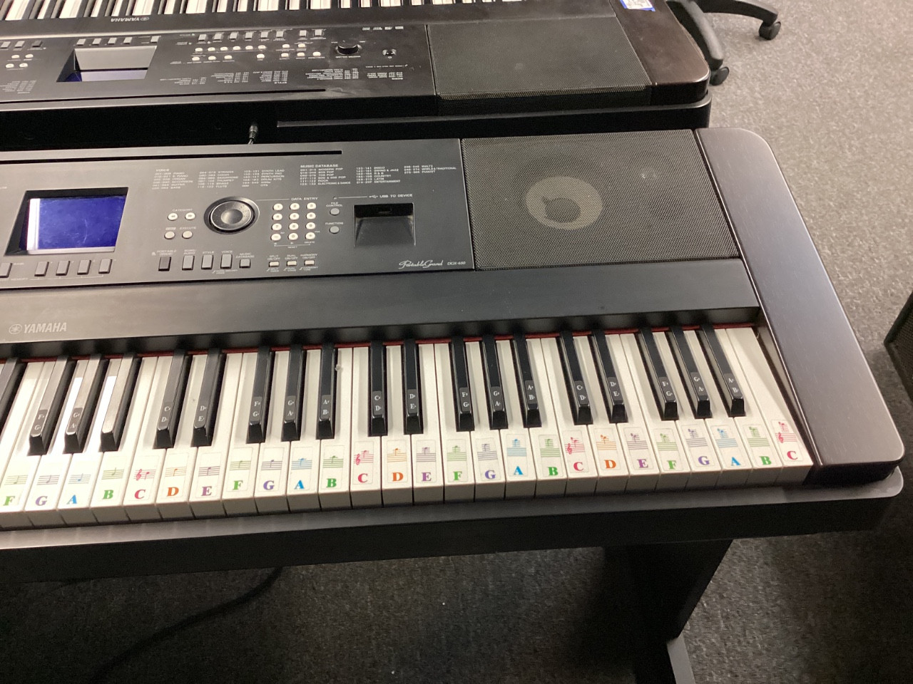 Used Yamaha DGX-650 + STAND 88-Key Keyboard 88-key