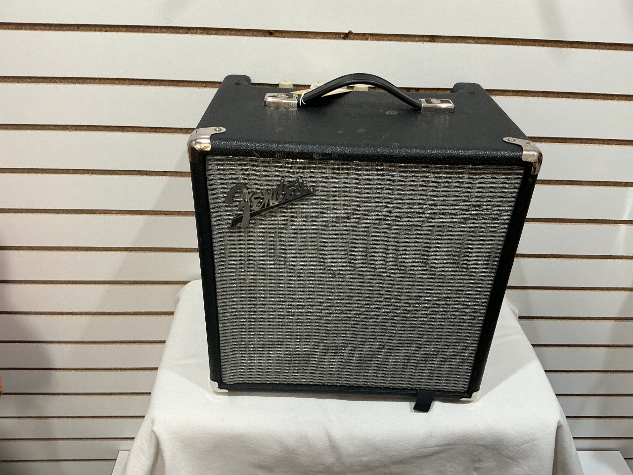 Used Fender RUMBLE 25 1 x 10 Bass Combo Amplifier 1 x 10
