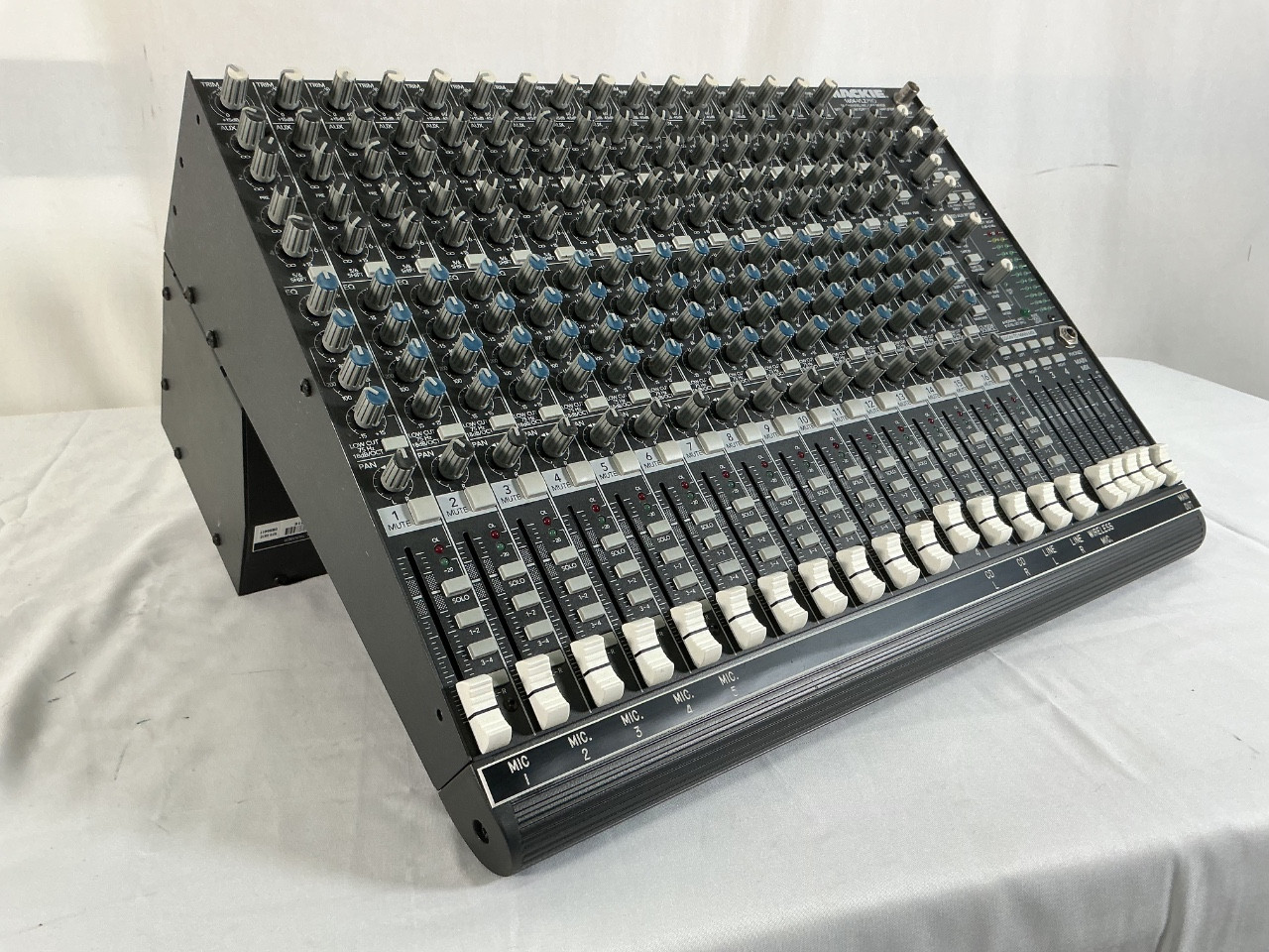 Used Mackie 1604-VLZ PRO Mixing Console