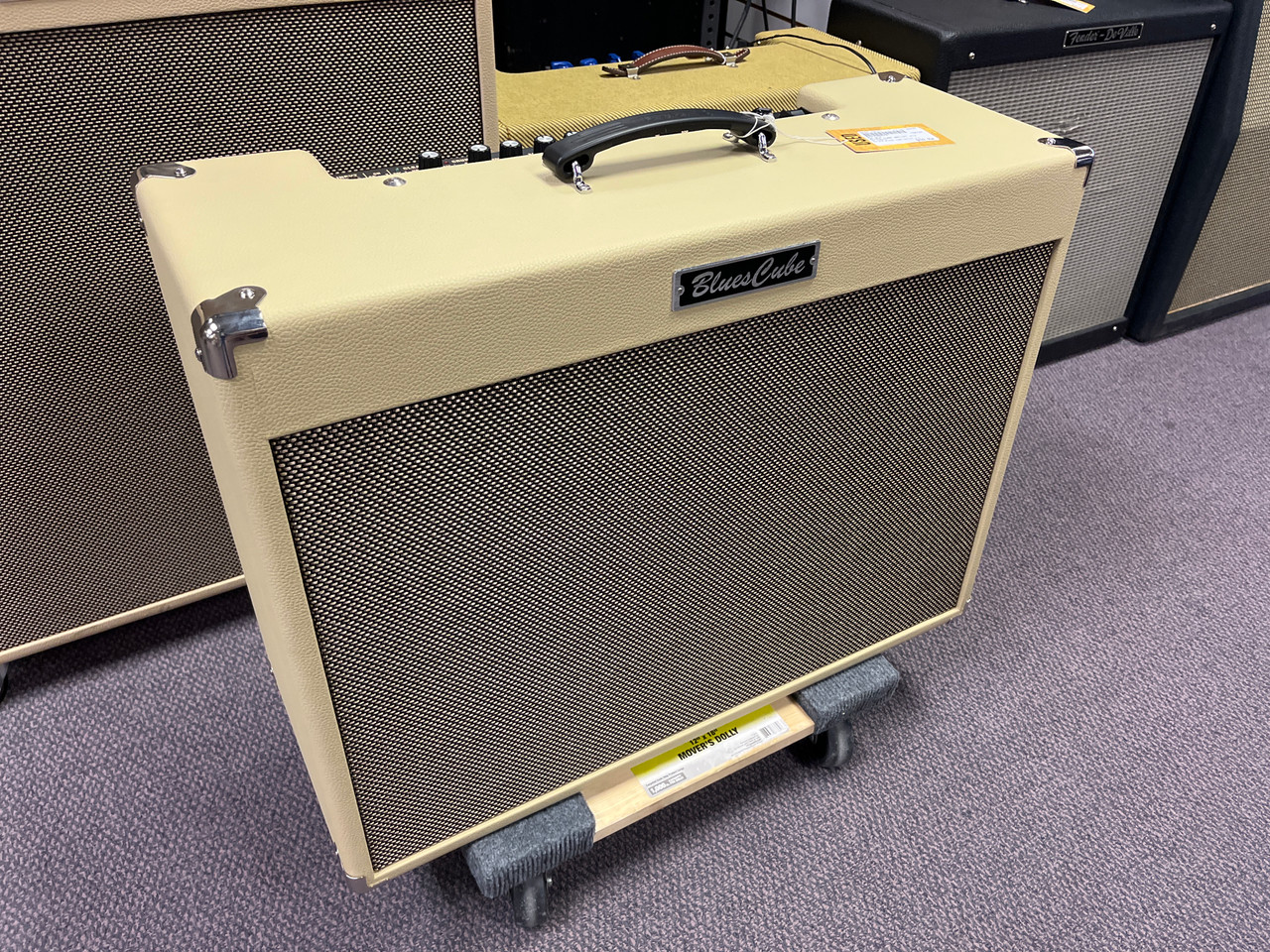 Used Roland BLUES CUBE ARTIST 212 Solid State Guitar Amp 2 x 12 Used Roland BLUES CUBE ARTIST 212 Solid State Guitar Amp 2 x 12
