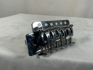 STRATOCASTER STYLE 6 SCREW BRIDGE Guitar Hardware 40012-S000314568