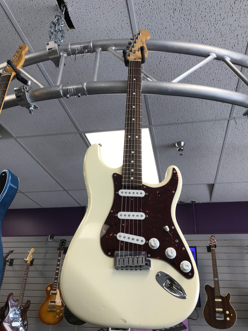 Vist Large View of Product Image Which is Used Fender AMERICAN STANDARD Electric Guitars White 41123-S000108334