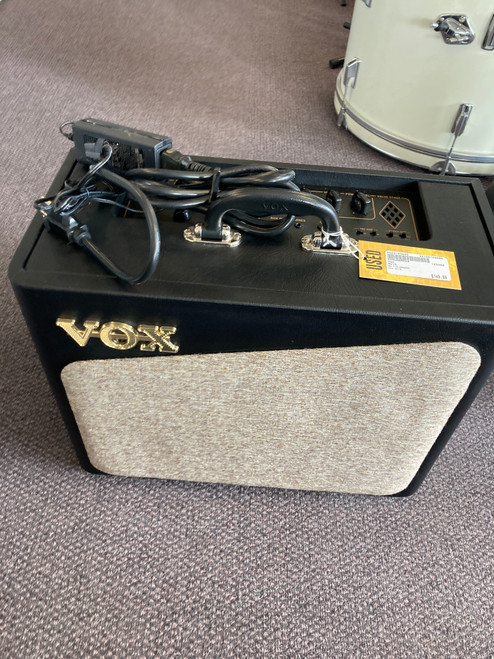 Used Vox AV15 Solid State Guitar Amp 1 x 8 40085-S000103695