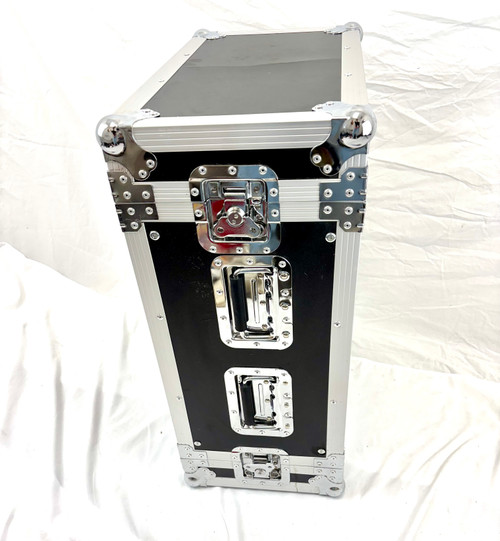 Vist Large View of Product Image Which is Used 6 SPACE ROAD CASE Medium Road Case