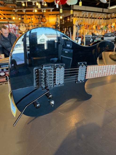 Used Peavey PREDATOR PLUS EXP GUITAR S Type Electric Guitar Black 6-String 40123-S000124847