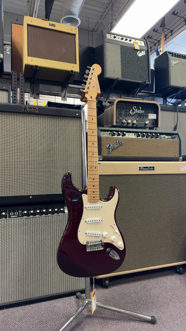 Vist Large View of Product Image Which is Used Fender STRAT STANDARD MIM Electric Guitar Red 6-String 40085-S000103852