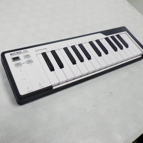 Used Arturia Microlab 25-Key Controller 25-Key 40042-S000250126