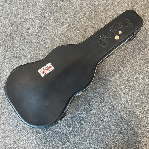 Vist Large View of Product Image Which is Used MARTIN 00 THERMOPLASTIC ACOUSTIC GUITAR CASE 41106-S000089168