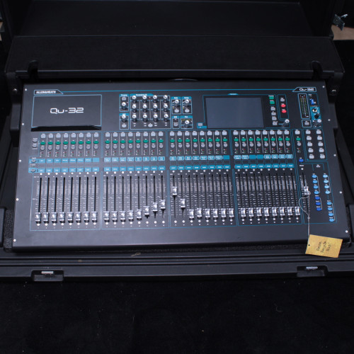 Used Allen & Heath QU 32 DIGITAL MIXER W/CASE Mixing Console 40123-S000126267