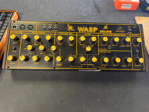 Used Behringer WASP DELUXE Rackmount Keyboard Brain 40085-S000104351
