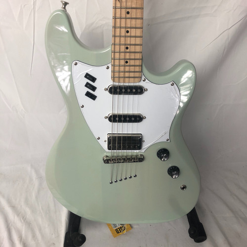Used Guild SURFLINER Offset Double Cutaway Electric Guitar White 6-String 41128-S000102933