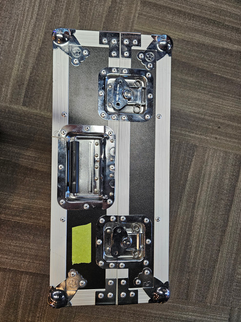 Vist Large View of Product Image Which is Used Road Runner MIXER CASE Medium Mixer Case 40123-S000127753