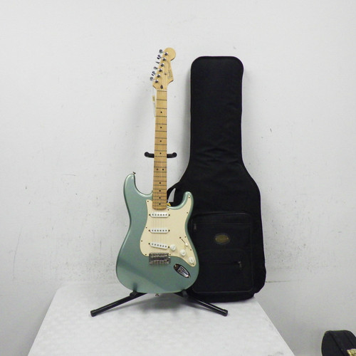 Used Fender 2001 Standard Stratocaster Electric Guitar Green 40042-S000254933