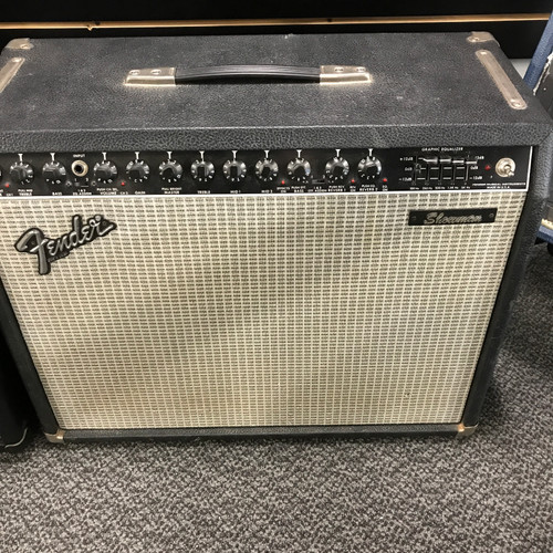 Used Fender SHOWMAN 2X12 COMBO 2 x 12 Solid State Amplifier 2 x 12 41125-S000038581
