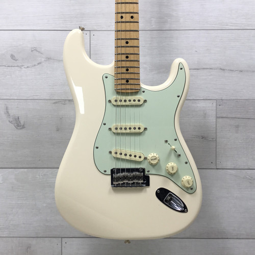 Vist Large View of Product Image Which is Used Fender Deluxe Roadhouse Stratocaster MIM S Type Electric Guitar White  40051-S000114143